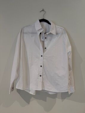 Perfectwhitetee James White Button-Up Shirt with Black Buttons size M NWT